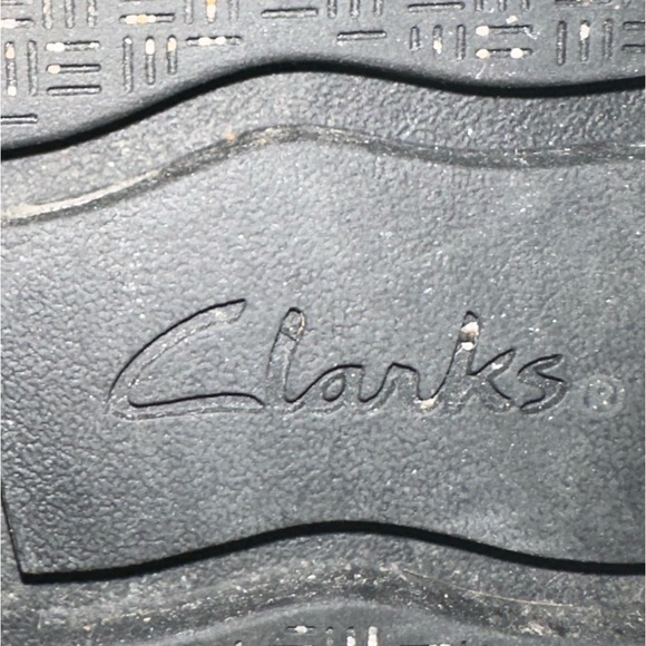 Clarks Size 7 - Picture 6 of 7
